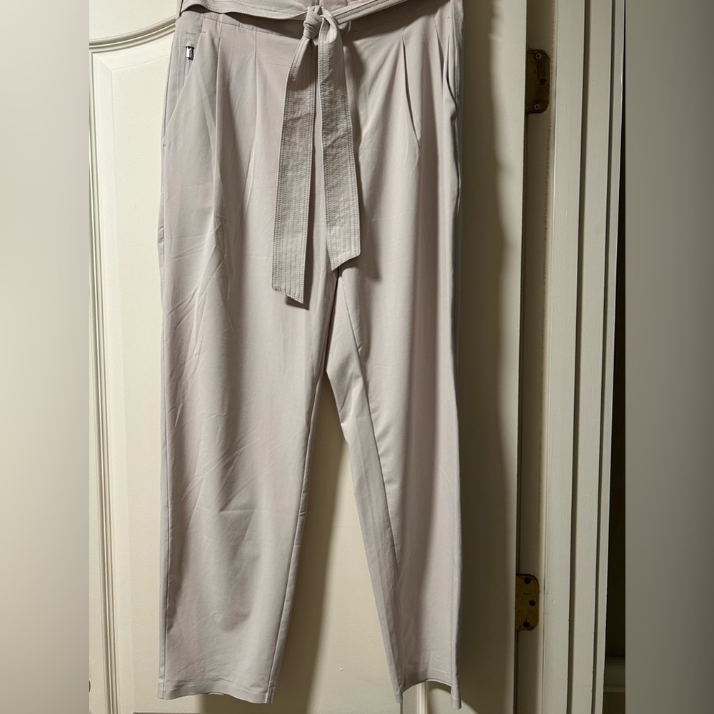 Athleta Women's Tie-Waist Pants in  light Tan/Cream.  Size 10